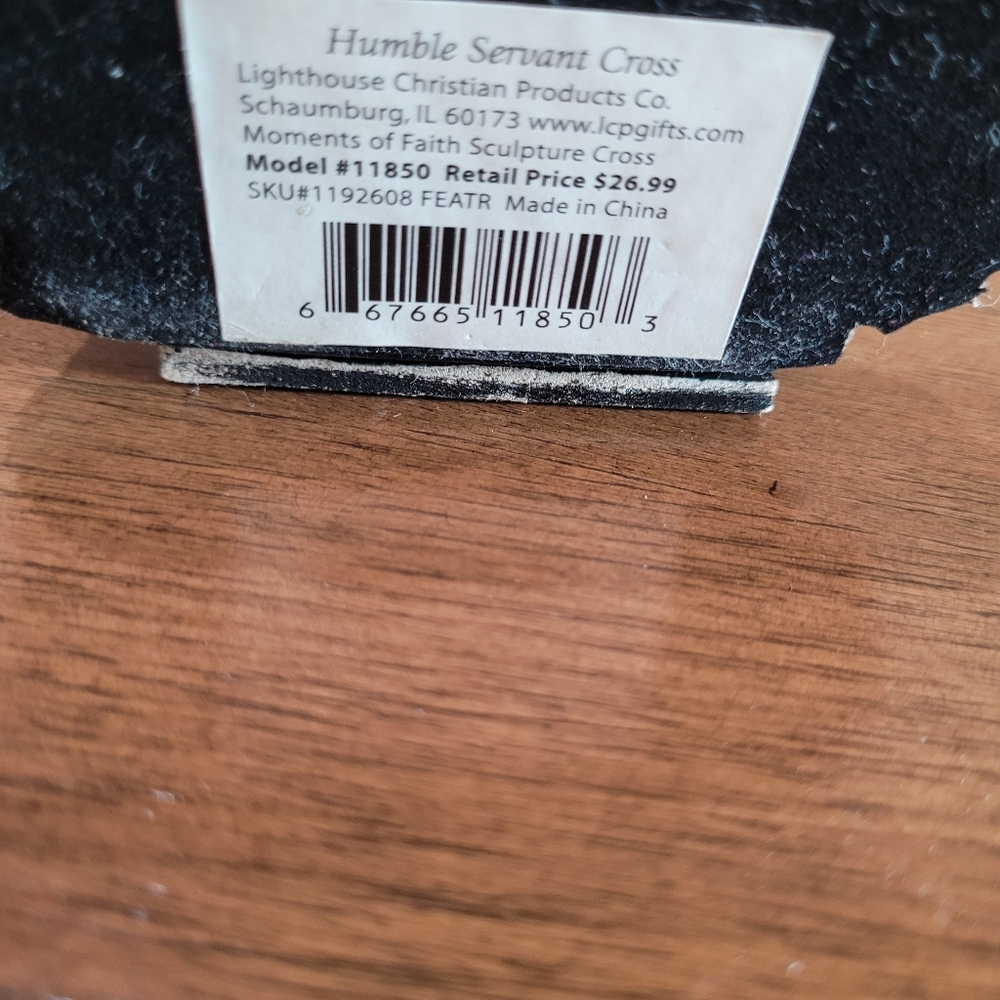 Humble Servant Scripture Cross. Sculpture Jesus washing deciples feet - Picture 8 of 11